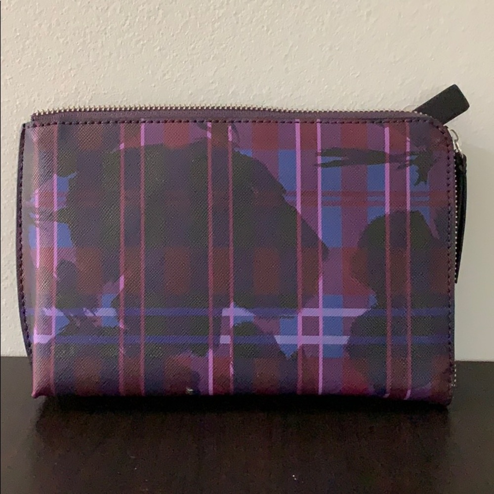 Charging clutch for smartphone